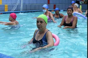 Secretaria de Esporte e Lazer retoma projeto de natação e hidroginástica no Ciso